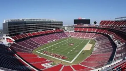 我国自主研发11.93米直径双护盾硬岩掘进机投入使用——新华社报道